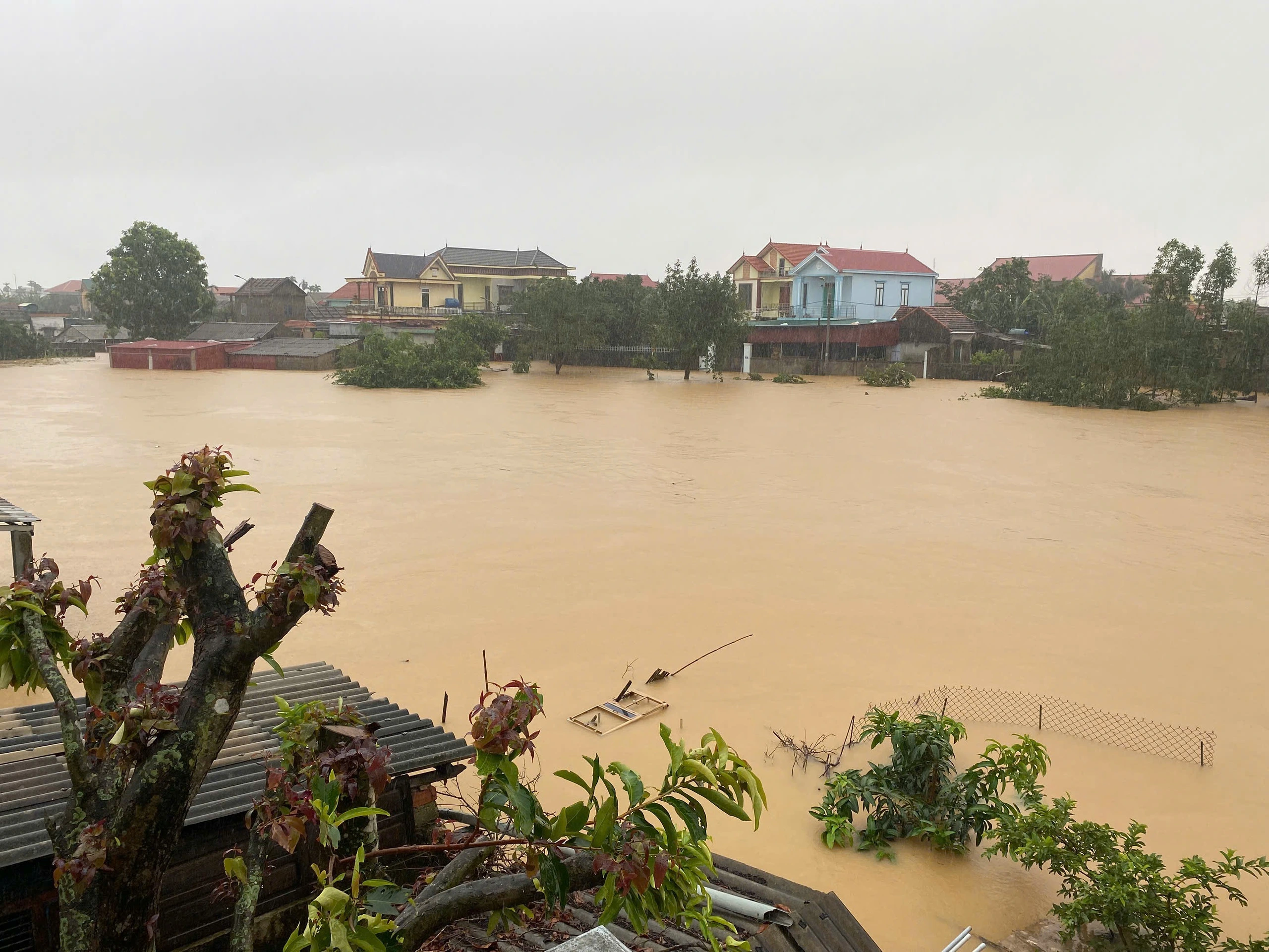 Mực nước sông Kiến Giang (H.Lệ Thủy) có nơi vượt báo động 3